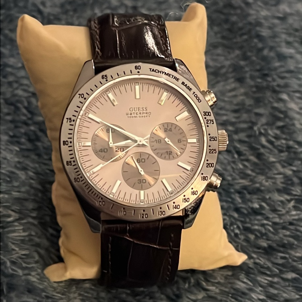 Guess Men’s Watch used brown and silver. U11507G2 water pro